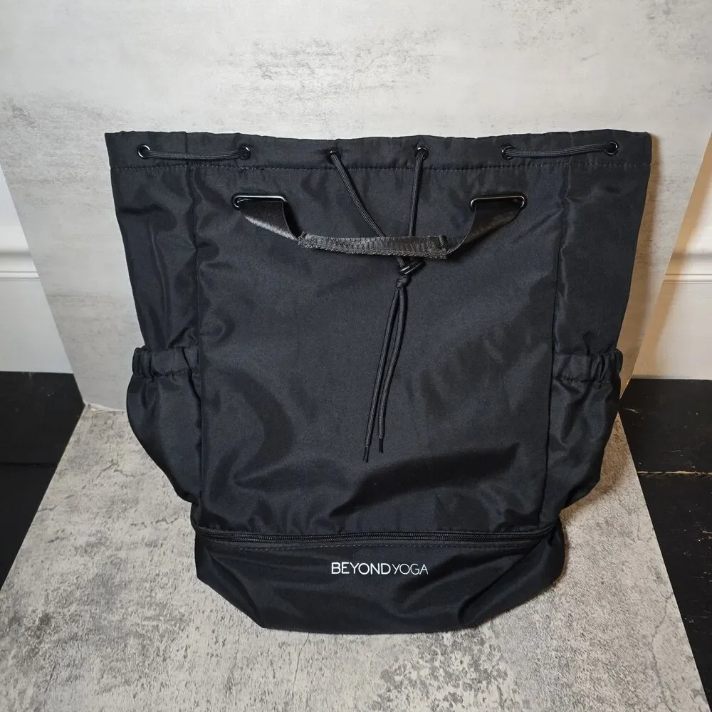 Beyond Yoga Convertible Gym Mat Bag  Black Adjustable Straps Backpack Travel
